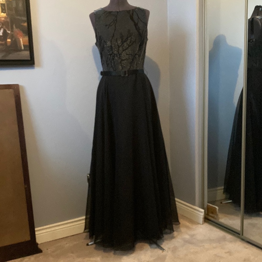 GORGEOUS evening dress, silver/black top, removable belt, flowy bottom, size 12